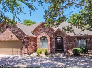 512 Sandy Ridge Dr, Livingston, TX 77351