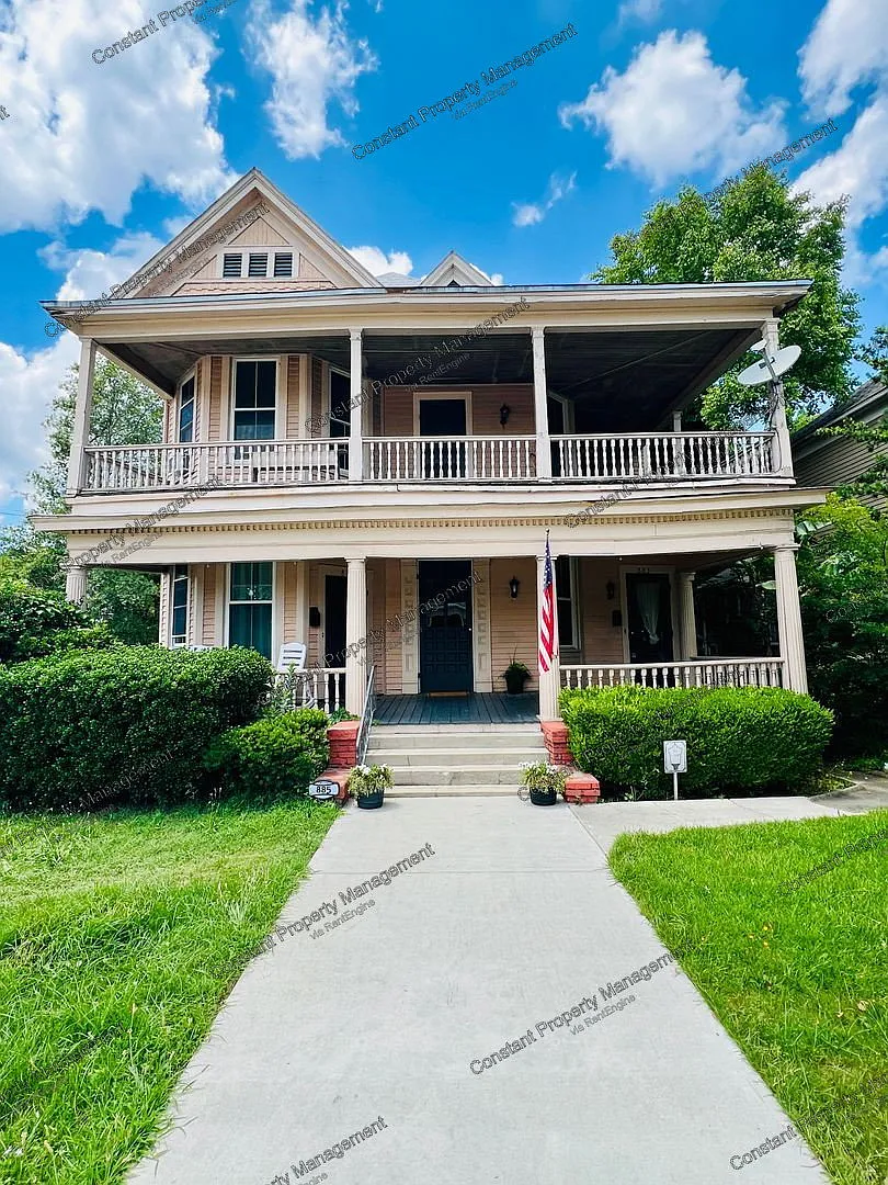 2 bed, 1.0 bath, 1200 sqft, $1,250 — Photo 1