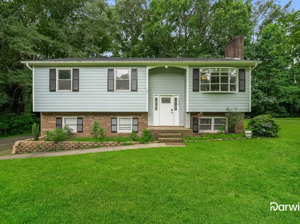 4620 Crestview Dr, Winston Salem, NC 27103
