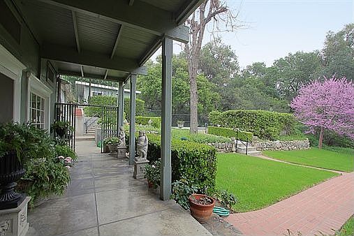 3rd image of 390 Olive Tree Ln