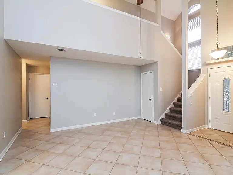 8440 Auburn Dr — Photo 3
