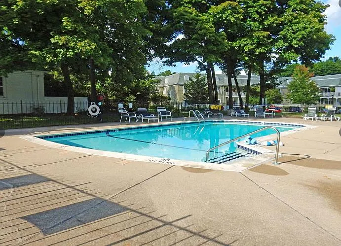 42160 Woodward Ave #42 — Photo 21
