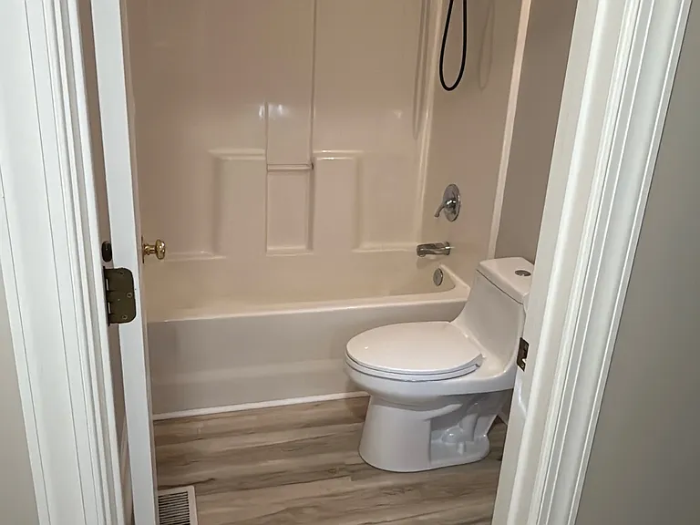 130 Camden Dr — Photo 11
