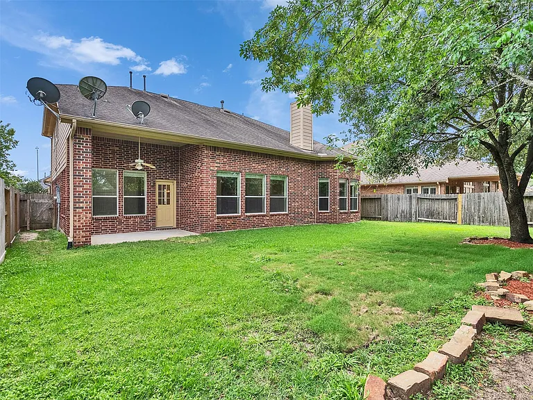 28006 Hollyfare Dr — Photo 32
