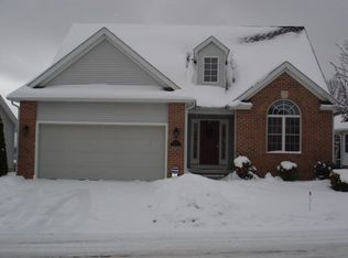 251 Lake Pointe Cir, Canfield, OH 44406