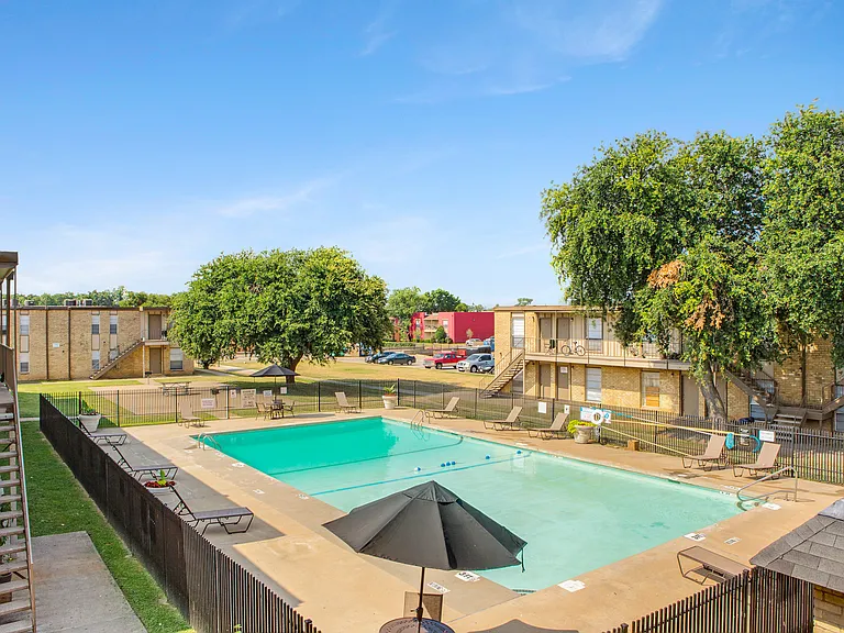 Bear Creek Apartments — Photo 25