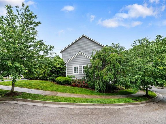 3rd image of 301 Courtney Cir