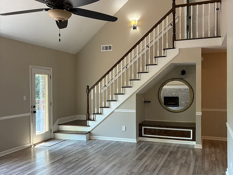 445 Augusta Dr — Photo 8