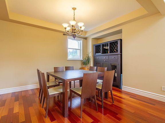 4th image of 2115 Berkshire Cres