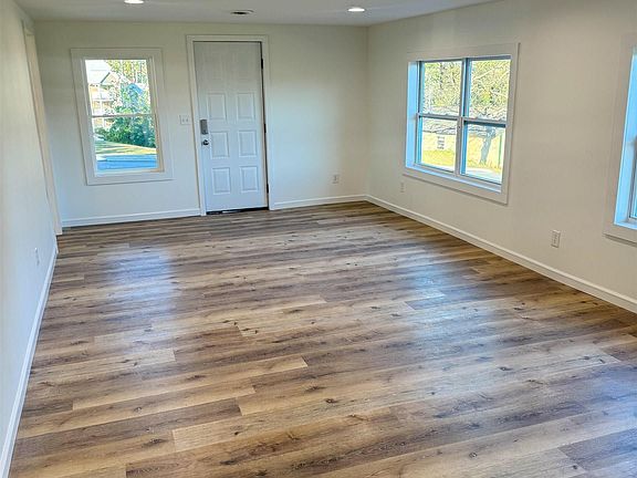 5th image of 2513 Lakeview Dr