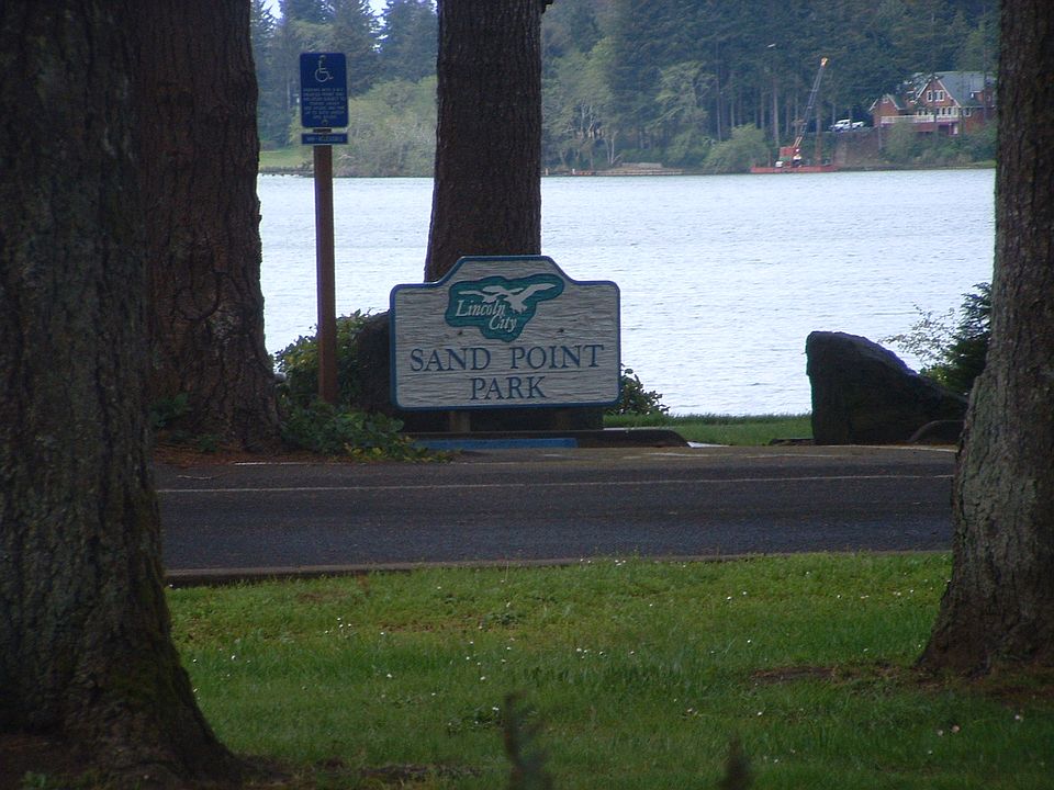 2nd image of 2902 NE Loop Dr