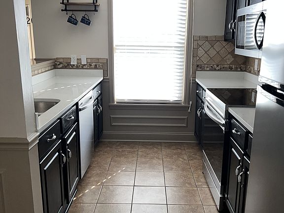 4th image of 207 Village Cir W #207