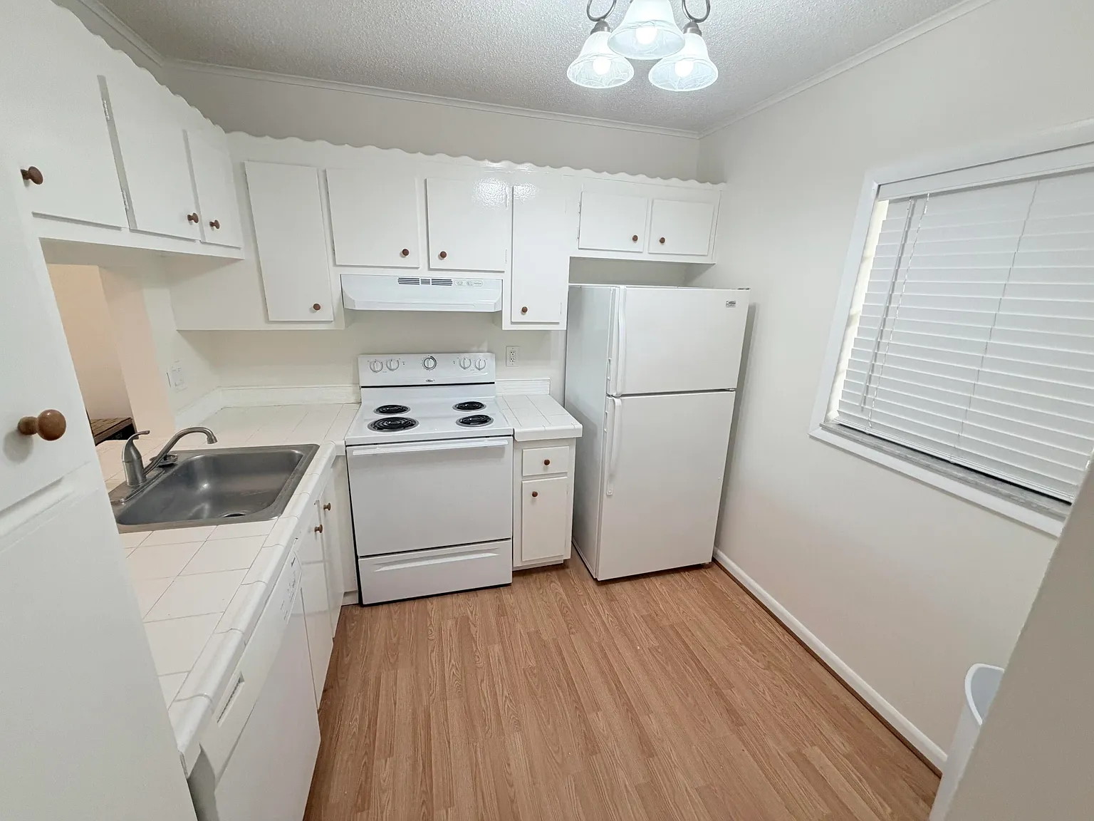 2 bed, 2.0 bath, 970 sqft, $1,850 — Photo 3