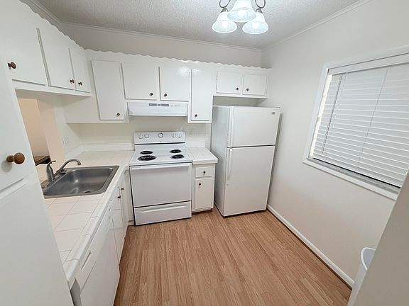 3rd image of 9230 Lagoon Pl APT 110
