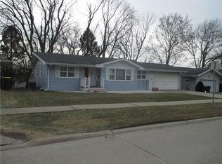 305 Maple St, Pella, IA 50219