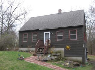 8 King St, Pelham, MA 01002