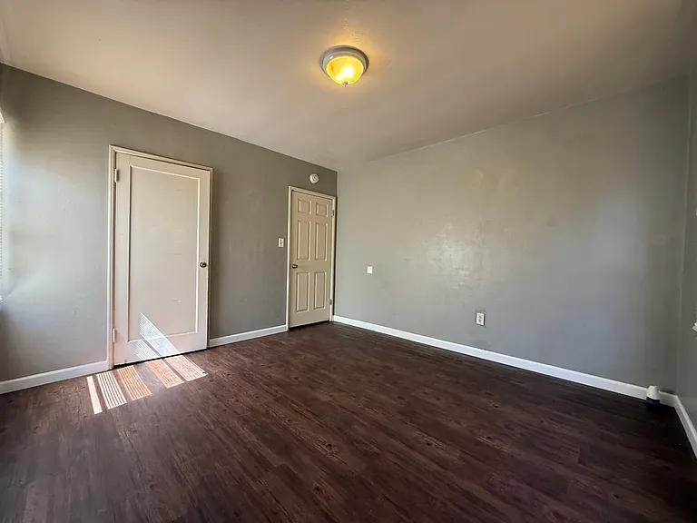 511 Philippine St — Photo 12