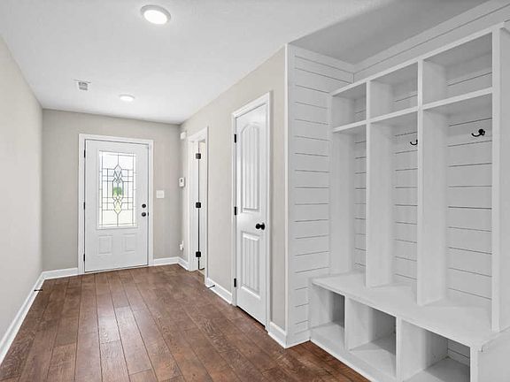 3rd image of 523 Sourwood Dr