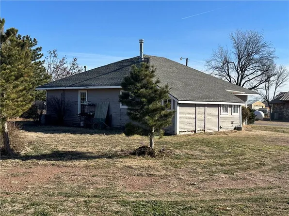 113 6th St, Headrick, OK 73549