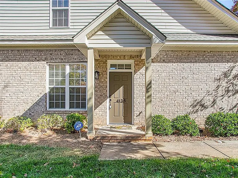 4138 Baylor St — Photo 4