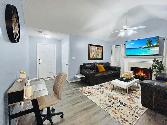 2nd image of 4415 Summerlin Dr