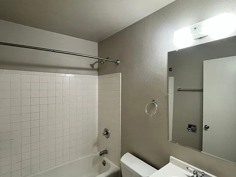 The Rivercrest Apartments by Star Metro — Photo 19