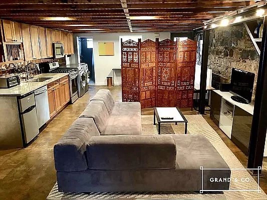 Rented by Grand & Co. | media 7