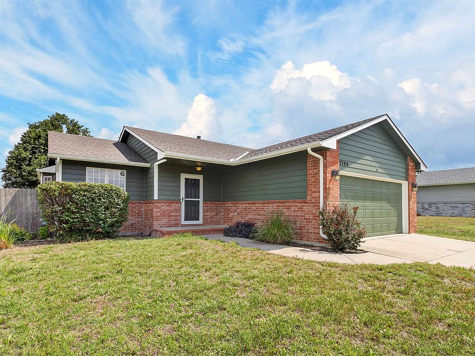 1st image of 1744 N Country Walk Ln