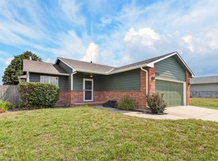 1744 N Country Walk Ln, Mulvane, KS 67110