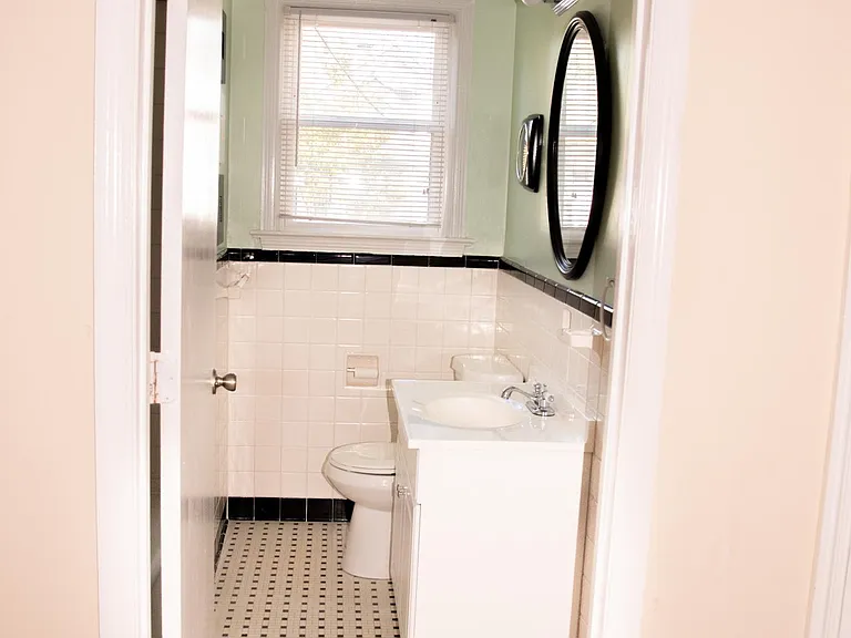 2620 Oakland Ave — Photo 9