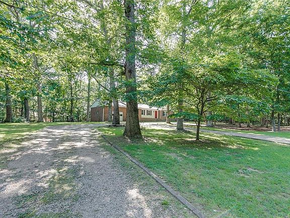 3rd image of 3219 Bourbon Ln