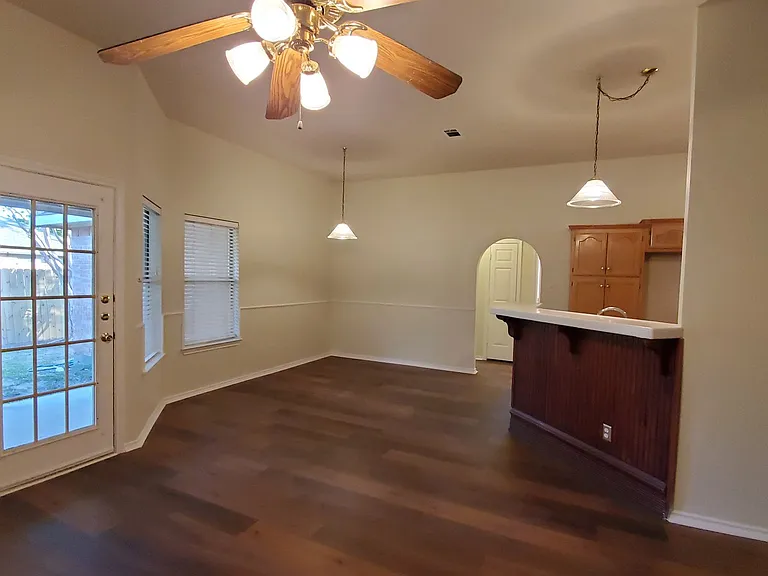 2331 Brookview Dr — Photo 7