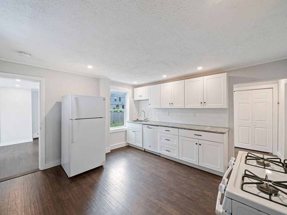1st image of 148 Bolyston St #2