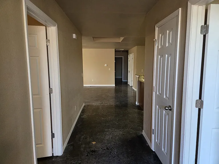 2700 2715 Steves Way — Photo 8