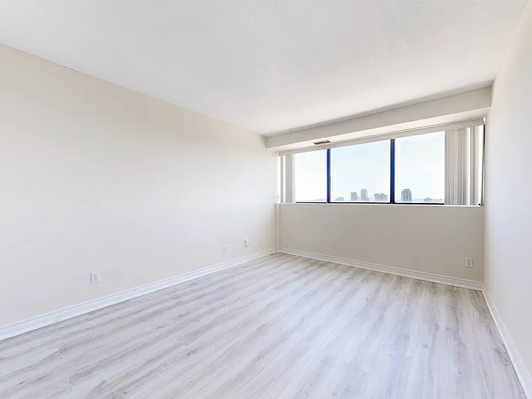 1460 Ghent Ave — Photo 8