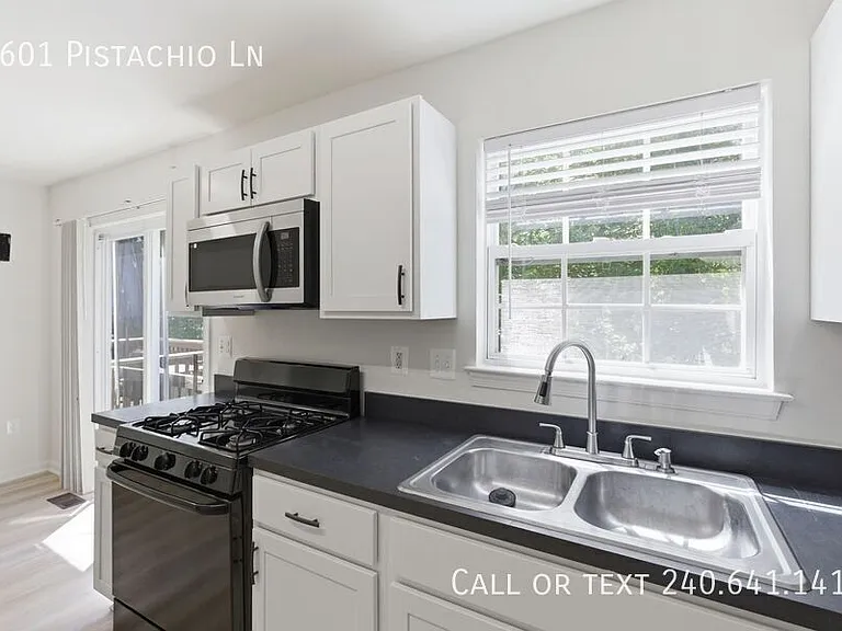 4601 Pistachio Ln — Photo 5