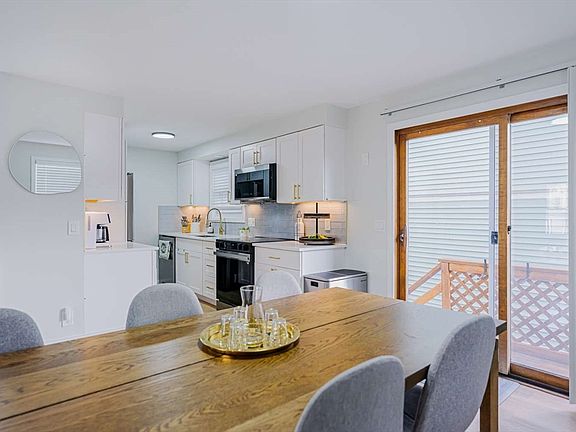 3rd image of 27 Silver Rd Unit 27