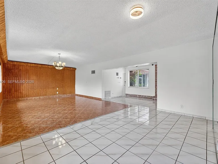 1401 NE 200th Ter — Photo 7
