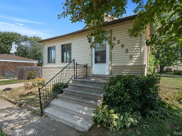 23925 Talbot St, Saint Clair Shores, MI 48082