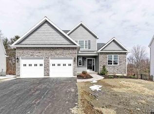 19 Callaway Cir, Loudonville, NY 12211