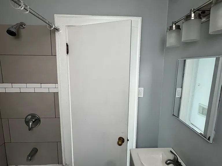 7250 S Langley Ave #1M — Photo 4