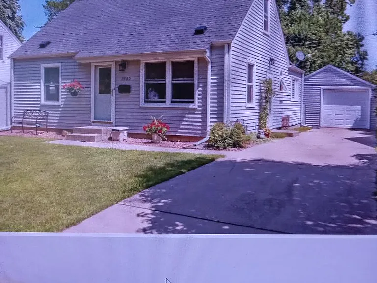 Sumter Ave S — Photo 15