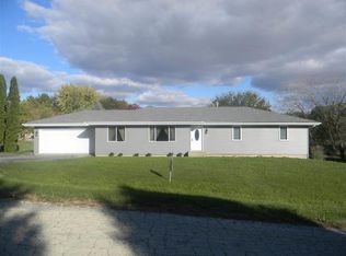 9585 Cinnabar Dr, Roscoe, IL 61073