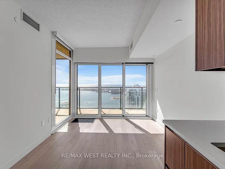 1 Concord Cityplace Way #5709 — Photo 9