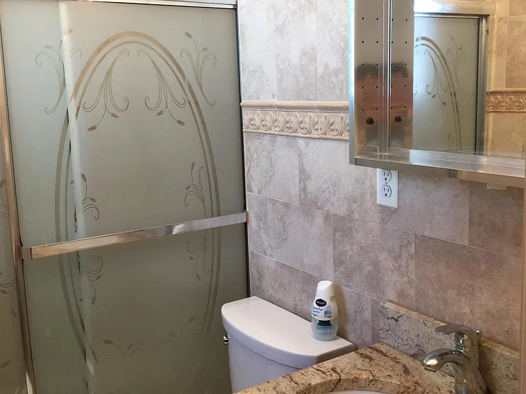 En suite Full Bathroom