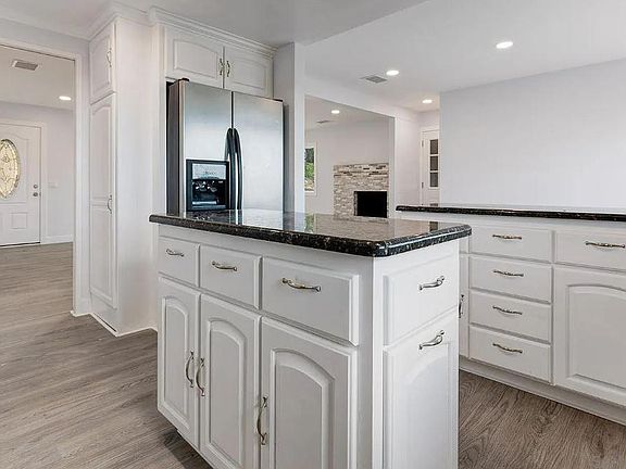 4th image of 2445 Primrose Ave #A