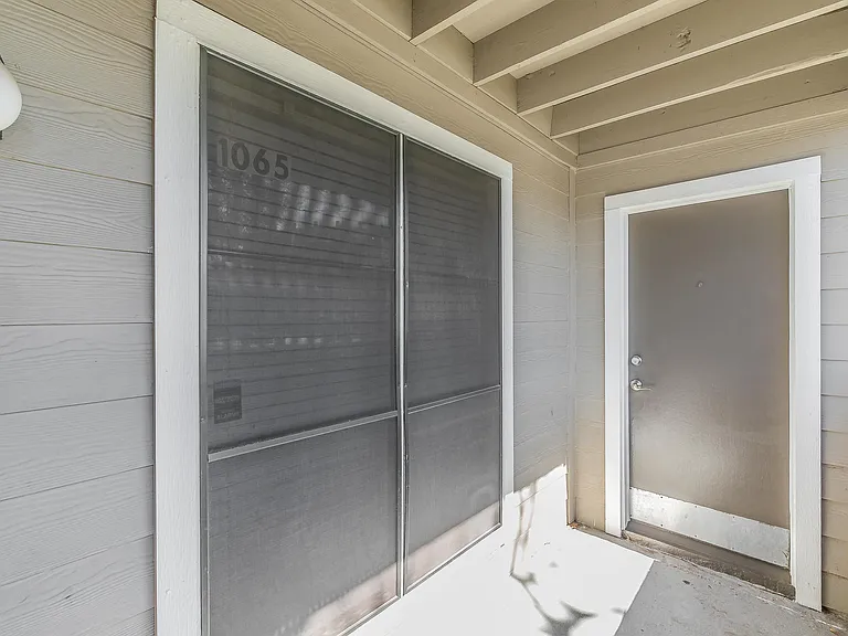 Station 121 at Town Center Apartments — Photo 110
