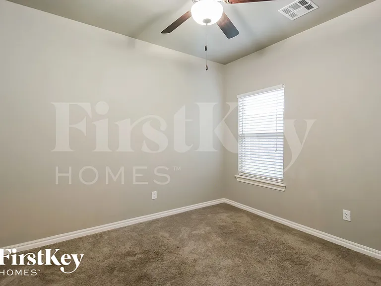 8401 NW 160th Ct — Photo 12