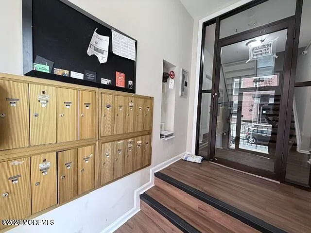 533 Monroe St #4D — Photo 2