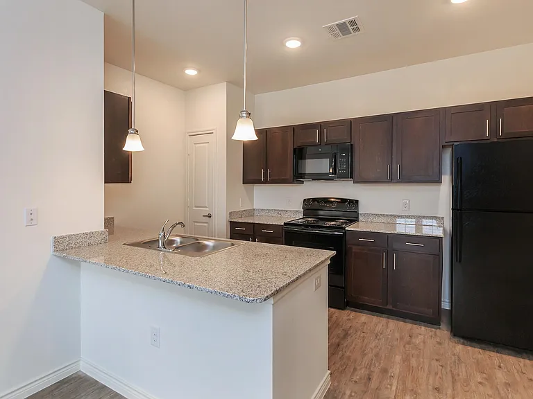 Alton Park Apartments — Photo 33